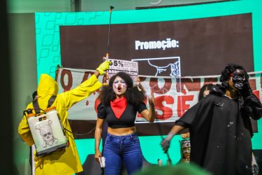 Manifestação na Agrizone da COP30, área destinada à debates ligados ao agronégocio. Foto: Priscila Ramos / MST