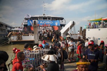 Cúpula dos povos inicia com barqueata com uma delegação de 1.300 Sem Terra. Foto: Eduardo Moura / MST