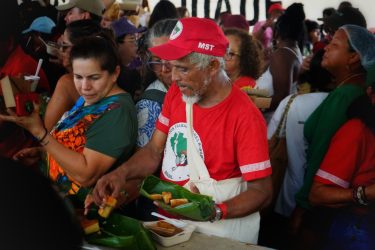 Cúpula dos Povos encerrou suas atividades com um poderoso instrumento de luta e solidariedade: o Banquetaço, Foto: Laís Alana / MST-MA