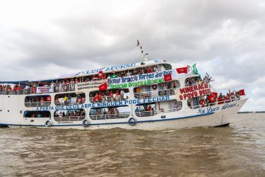 Cúpula dos povos inicia com barqueata com uma delegação de 1.300 Sem Terra. Foto: Priscila Ramos / MST