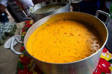 Cúpula dos Povos encerrou suas atividades com um poderoso instrumento de luta e solidariedade: o Banquetaço, Foto: Bruno Ortega / MST