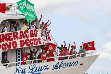Cúpula dos povos inicia com barqueata com uma delegação de 1.300 Sem Terra. Foto: Priscila Ramos / MST
