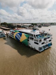 Cúpula dos povos inicia com barqueata com uma delegação de 1.300 Sem Terra. Foto: Eduardo Moura / MST
