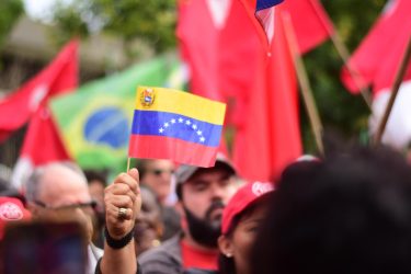 Em frente ao Consulado dos Estados Unidos. Foto: Elineudo Meira