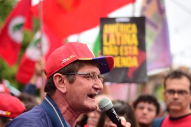 Em frente ao Consulado dos Estados Unidos. Foto: Elineudo Meira