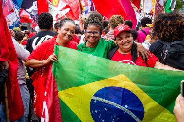 Em frente ao Consulado dos Estados Unidos. Foto: Junior Lima