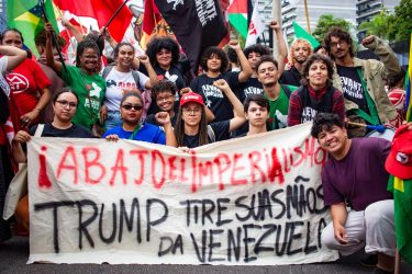 Em frente ao Consulado dos Estados Unidos. Foto: Junior Lima