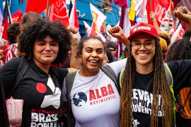 Em frente ao Consulado dos Estados Unidos. Foto: Junior Lima