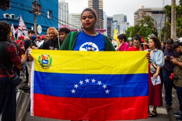 Em frente ao Consulado dos Estados Unidos. Foto: Junior Lima