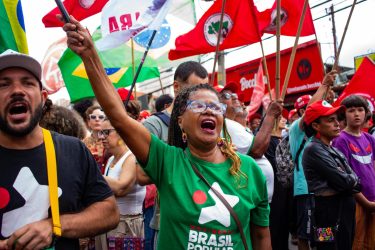 Em frente ao Consulado dos Estados Unidos. Foto: Lucas Martins