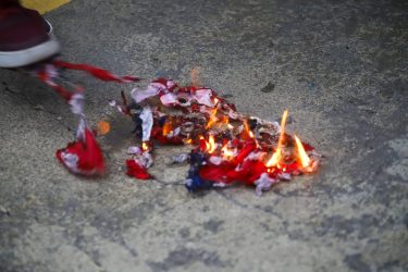 Em frente ao Consulado dos Estados Unidos. Foto: Lucas Martins
