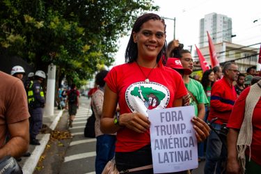 Em frente ao Consulado dos Estados Unidos. Foto: Lucas Martins