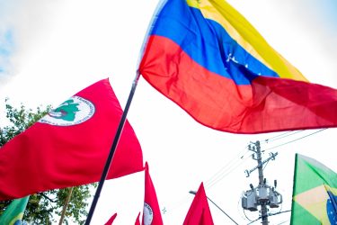 Em frente ao Consulado dos Estados Unidos. Foto: Lucas Martins