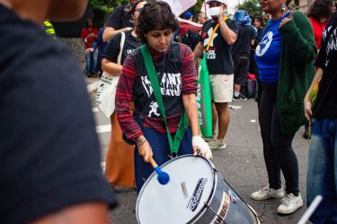Em frente ao Consulado dos Estados Unidos. Foto: Lucas Martins
