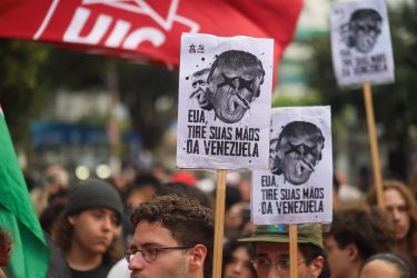 Em frente ao Consulado dos Estados Unidos. Foto: Lucas Martins