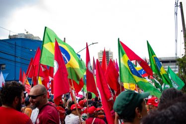 Em frente ao Consulado dos Estados Unidos. Foto: Lucas Martins