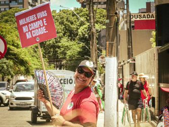 Mulheres Sem Terra realizam caminhada em Salvador. Foto: MST-BA