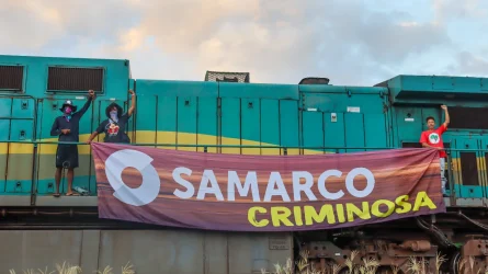 Mulheres Sem Terra ocupam trilhos da Samarco em Minas Gerais. Foto: Matheus Teixeira
