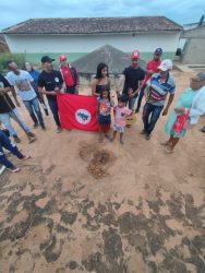 Plantio de Mudas na Escola Joaquim Manoel da Silva, no povoado de Santa Rita - Ouricuri - PE. Foto: MST PE